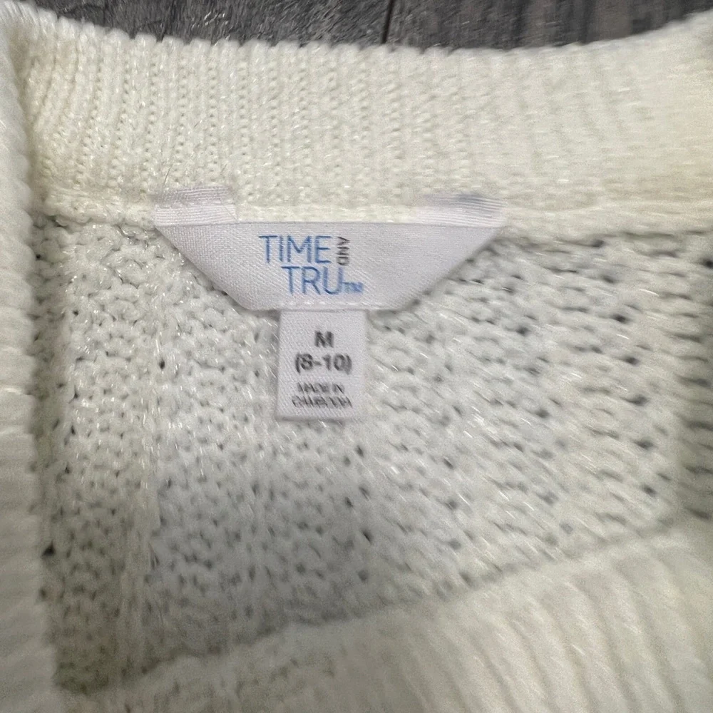 🌱🦢4 FOR $15!🦢🌱 Women's Classic White Sweater - Picture 3 of 3
